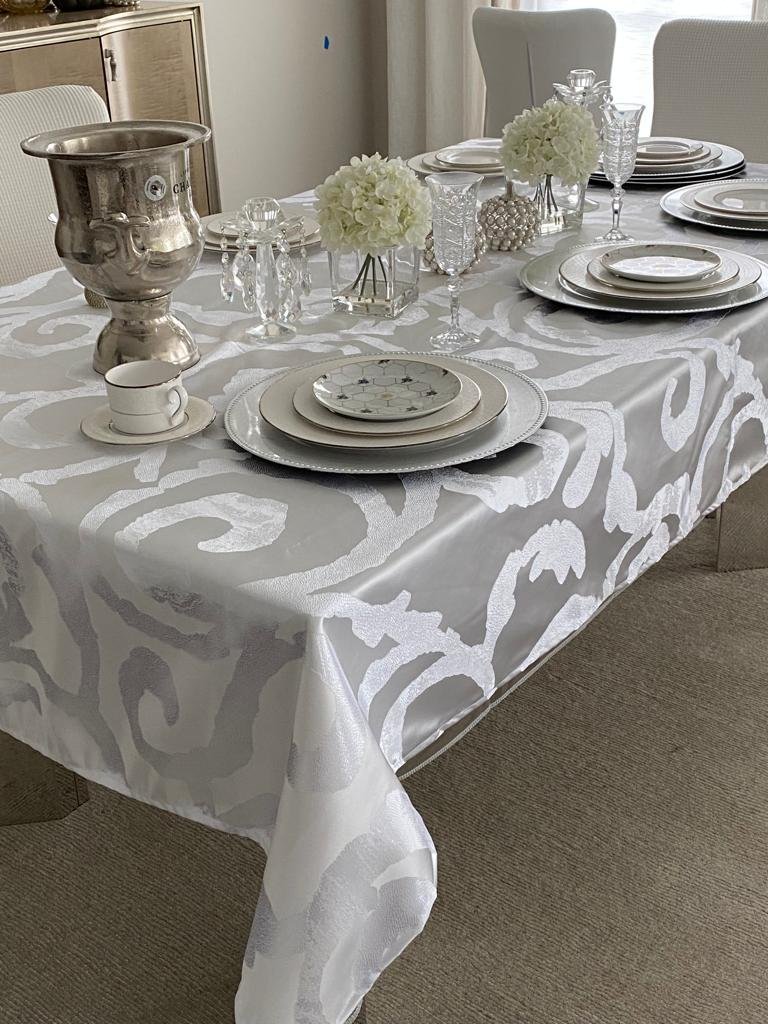 Eminent Table Cloth