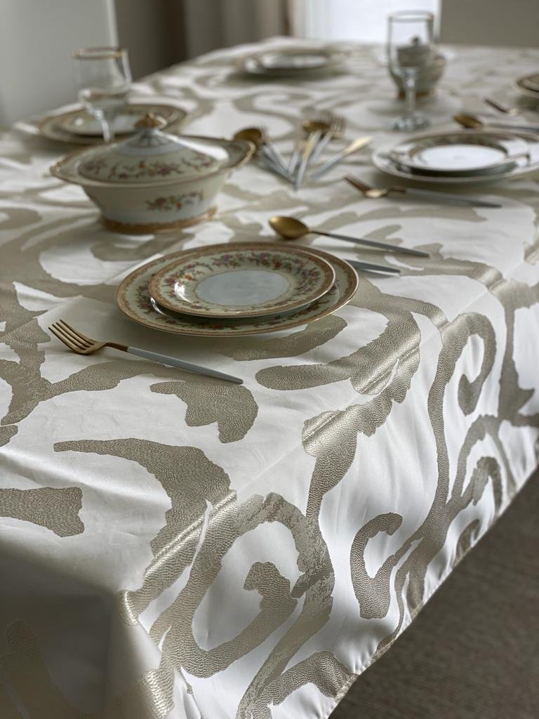 Eminent Table Cloth