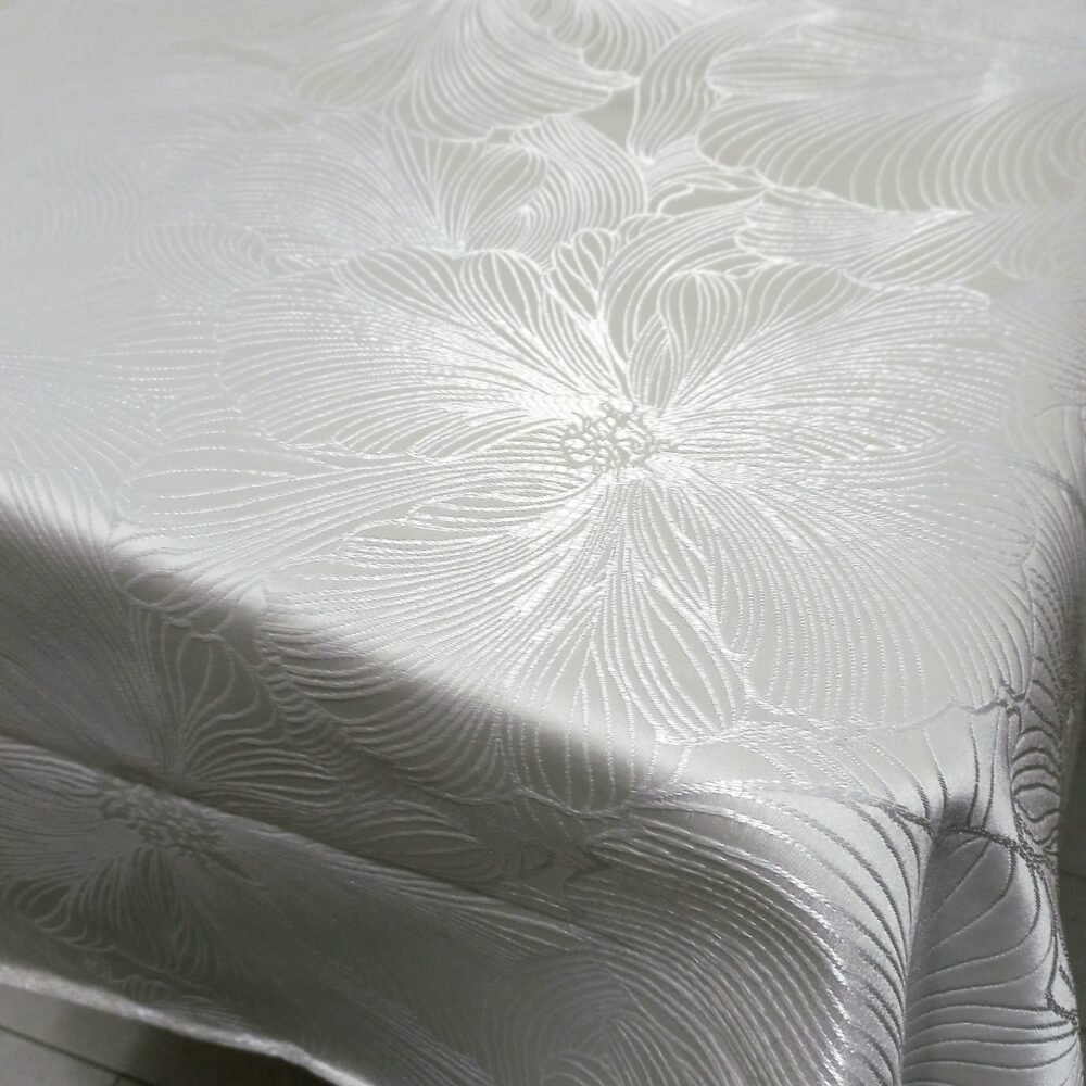 Botanic Pearl Table Cloth